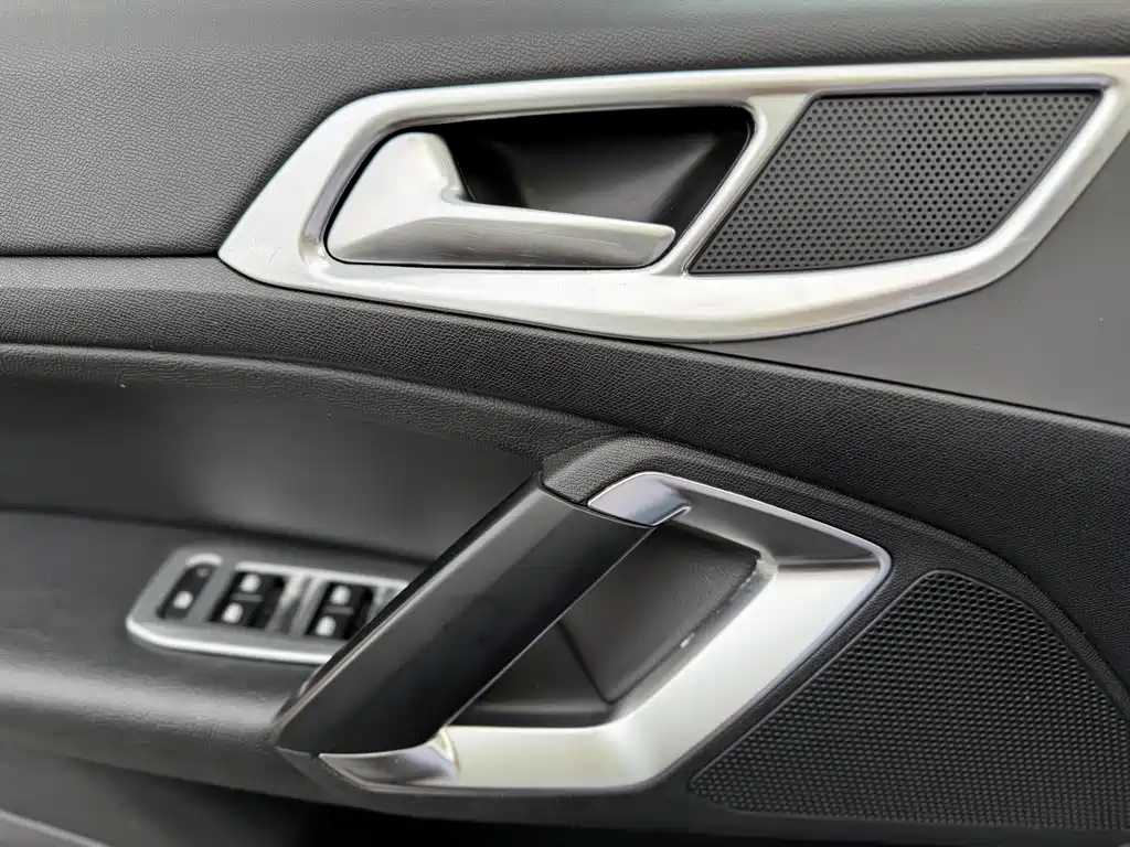 Peugeot 408 2016 — фото 21