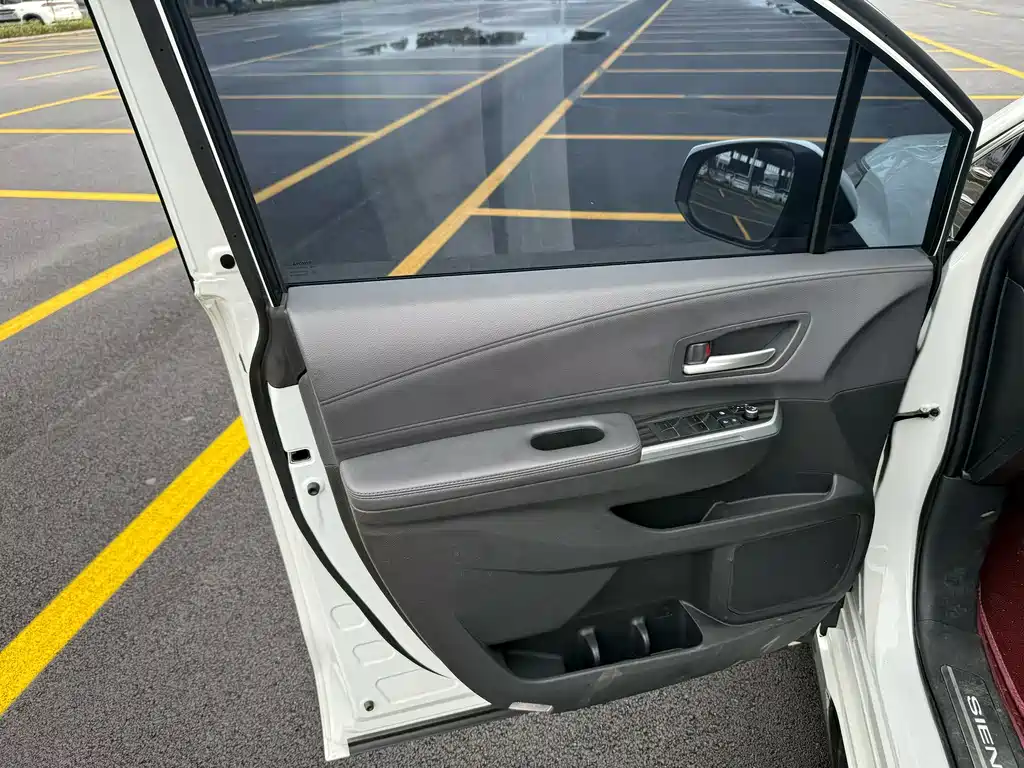 Toyota Sienna 2023