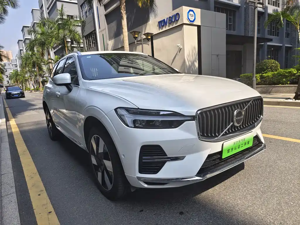 Volvo XC60 PHEV 2023 — фото 3