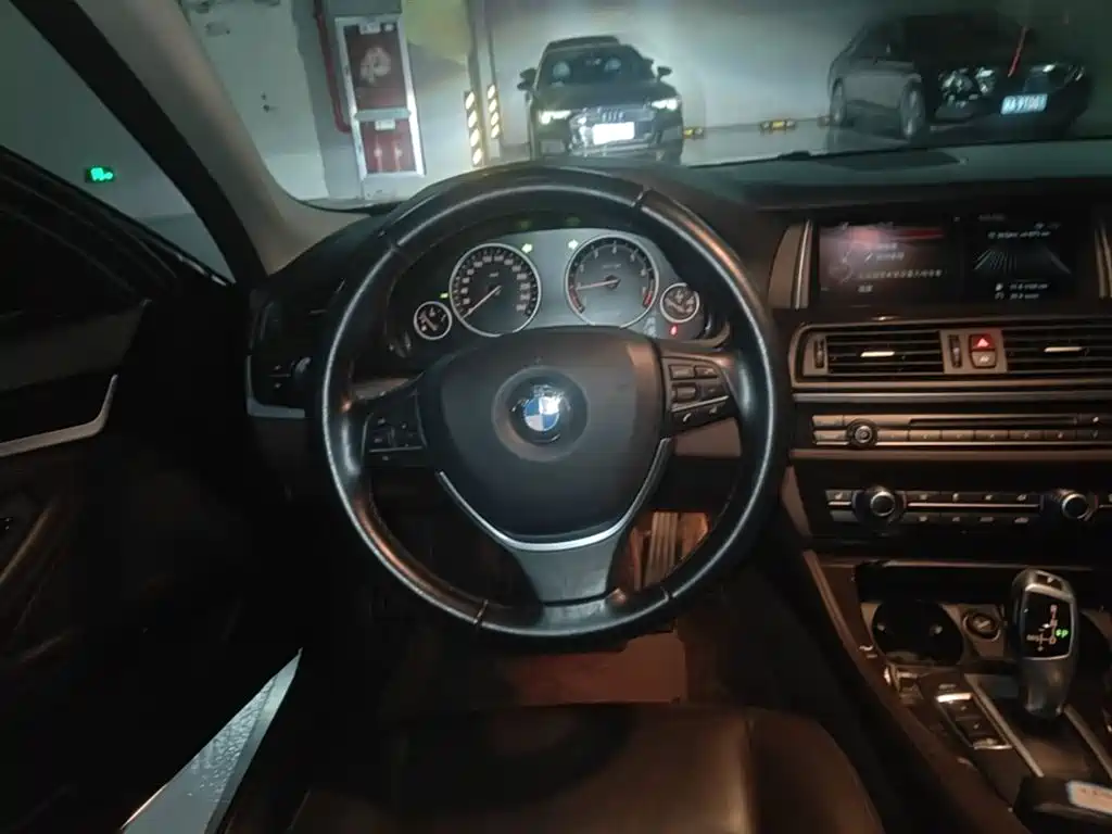BMW 5 Series 2016 — фото 11