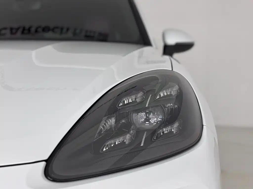 Porsche Cayenne 2018 — фото 11