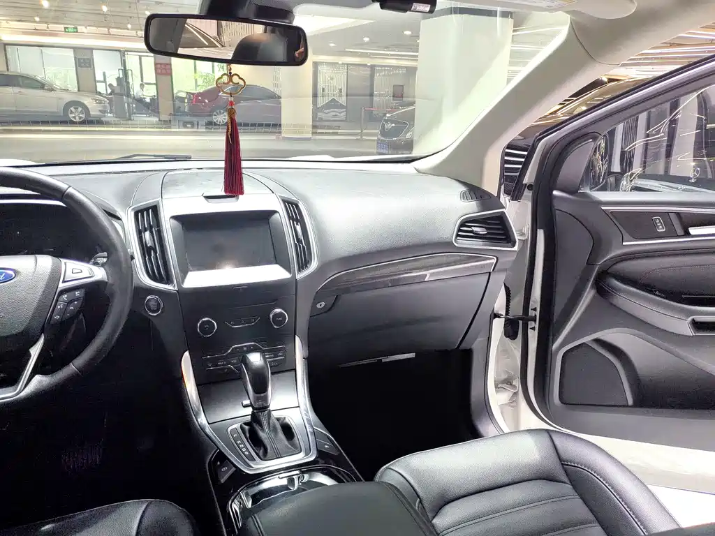 Ford Edge 2019 — фото 12