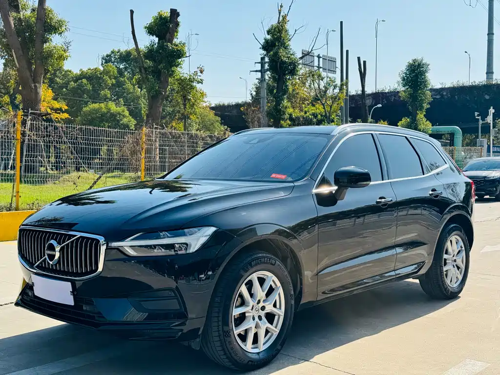 Volvo XC60 2019 — фото 1