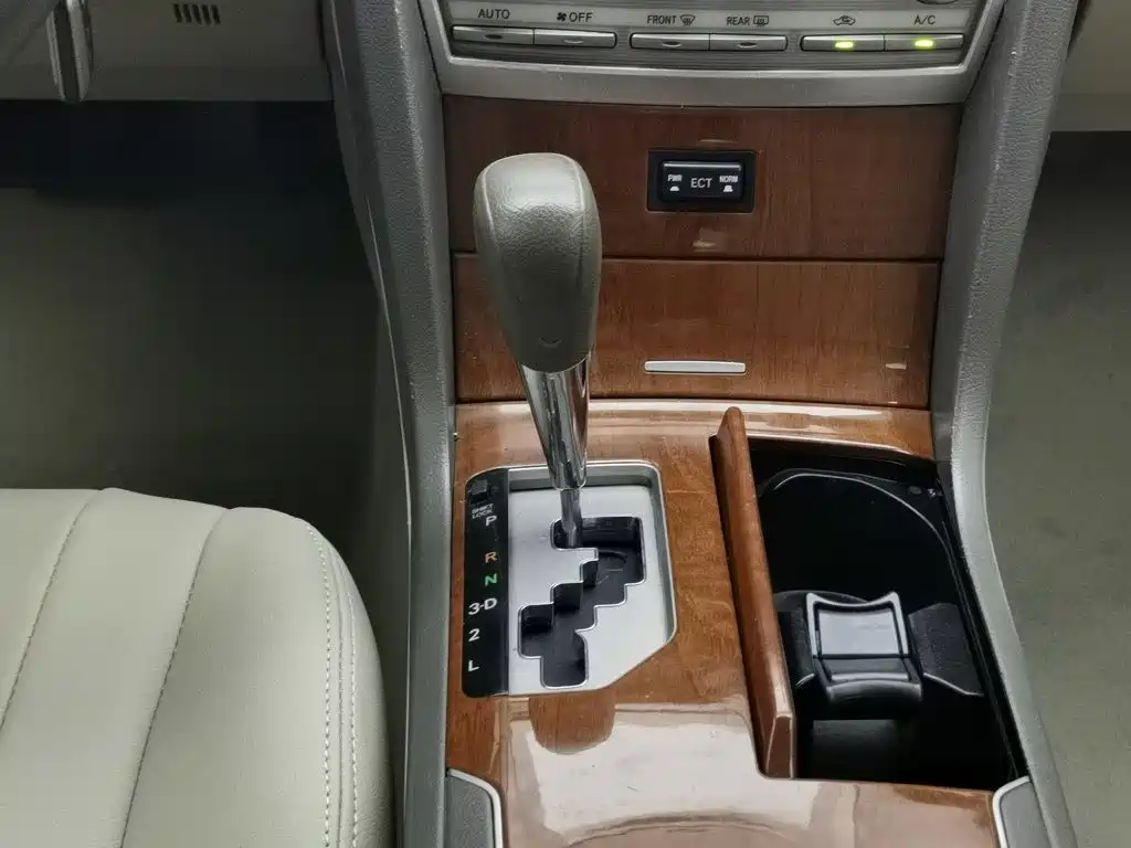 Toyota Camry 2016 — фото 13