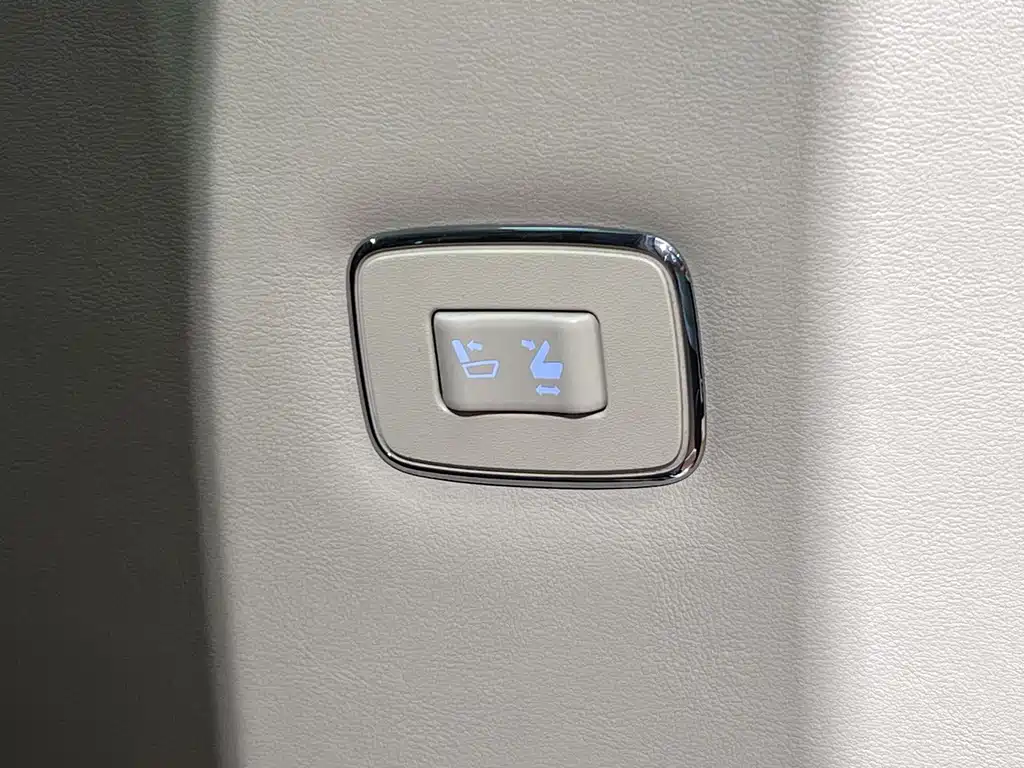 Toyota Vellfire 2022 — фото 16