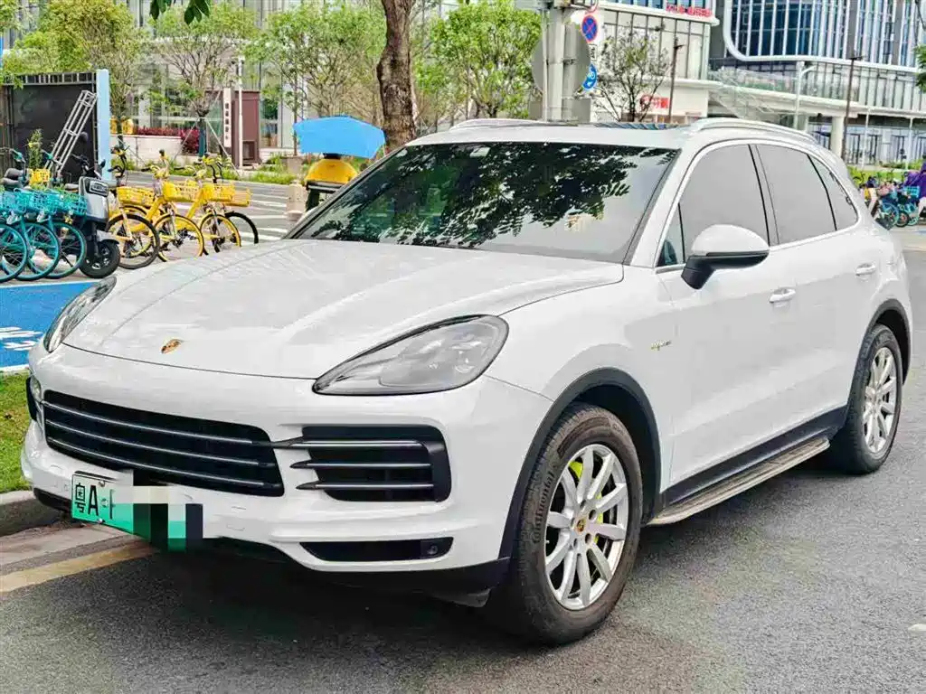 Porsche Cayenne Hybrid 2021