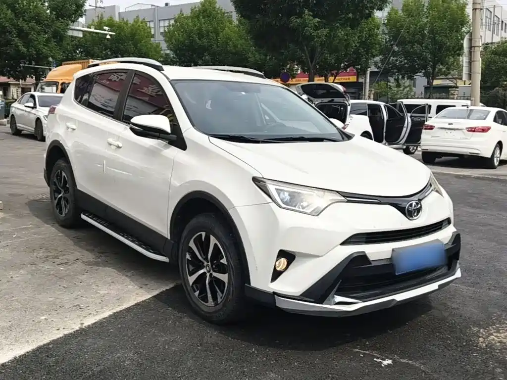 Toyota RAV4 2018 — фото 4
