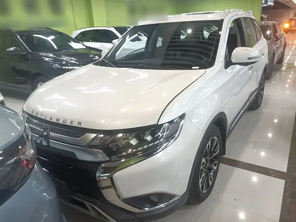 Mitsubishi Outlander 2019 — фото 3