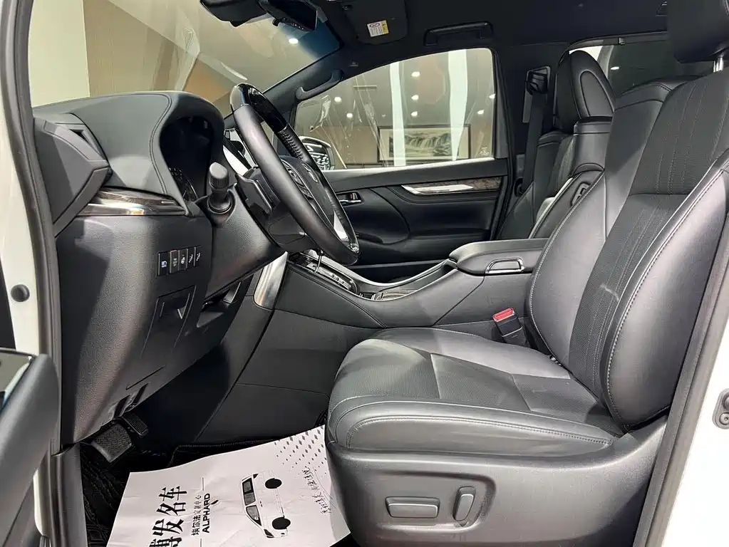 Toyota Alphard 2022 — фото 10