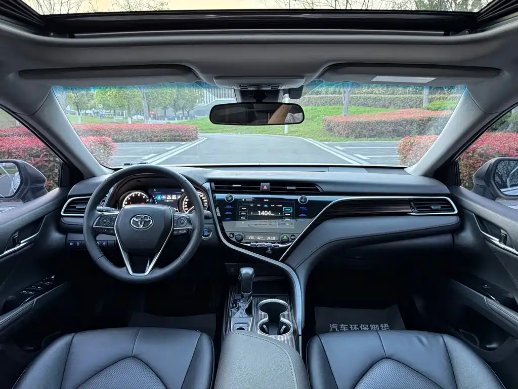 Toyota Camry 2021 — фото 14
