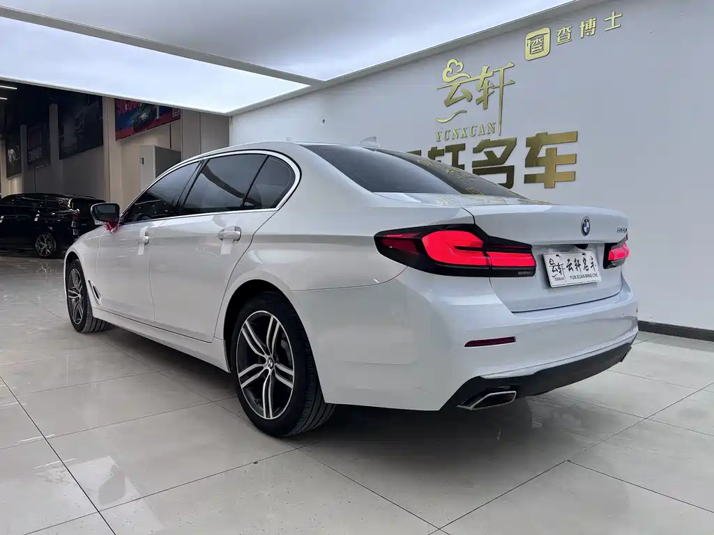 BMW 5 Series 2021 — фото 11
