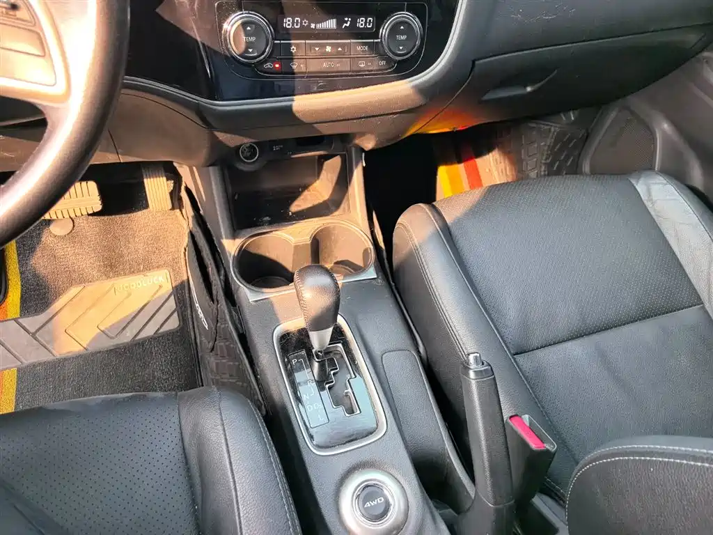 Mitsubishi Outlander 2015 — фото 13