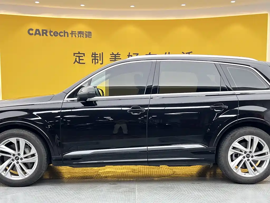 Audi Q7 2023 — фото 30