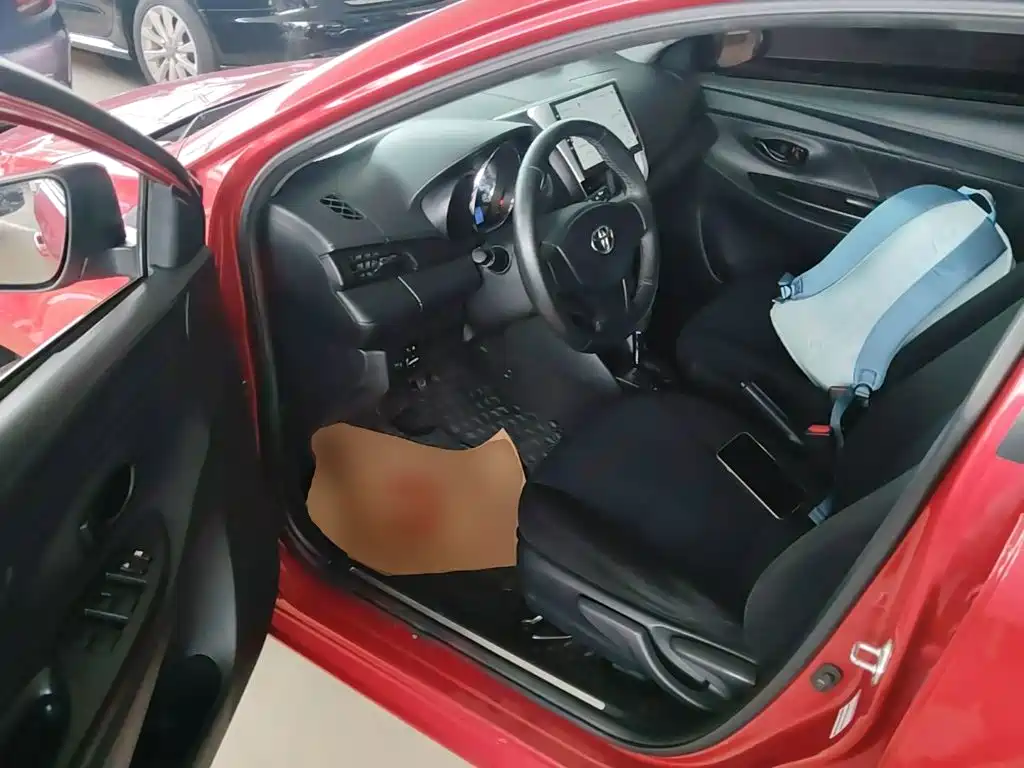 Toyota Yaris L 2018 — фото 16