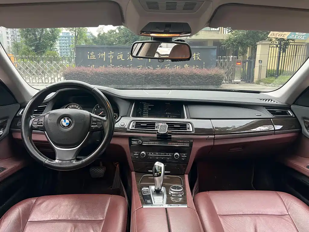 BMW 7 Series 2013 — фото 10