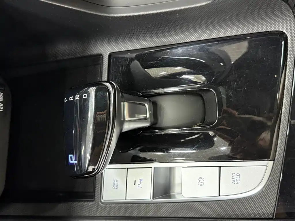 Hyundai Elantra 2022 — фото 17