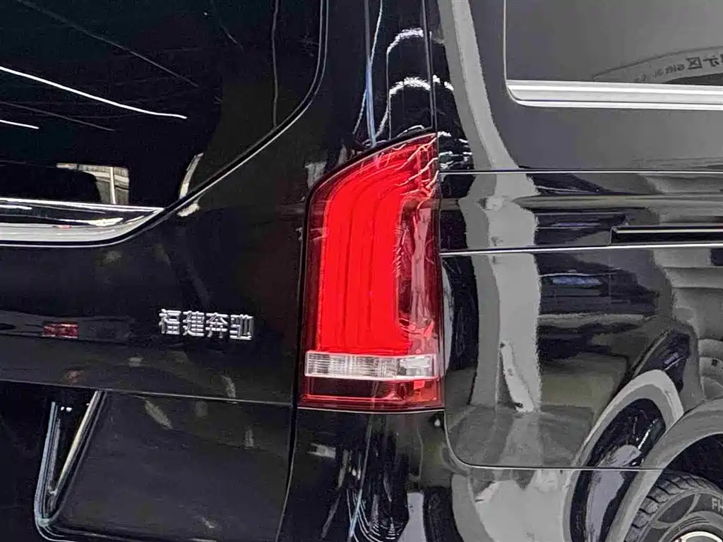 Mercedes-Benz V-Class 2022 — фото 16