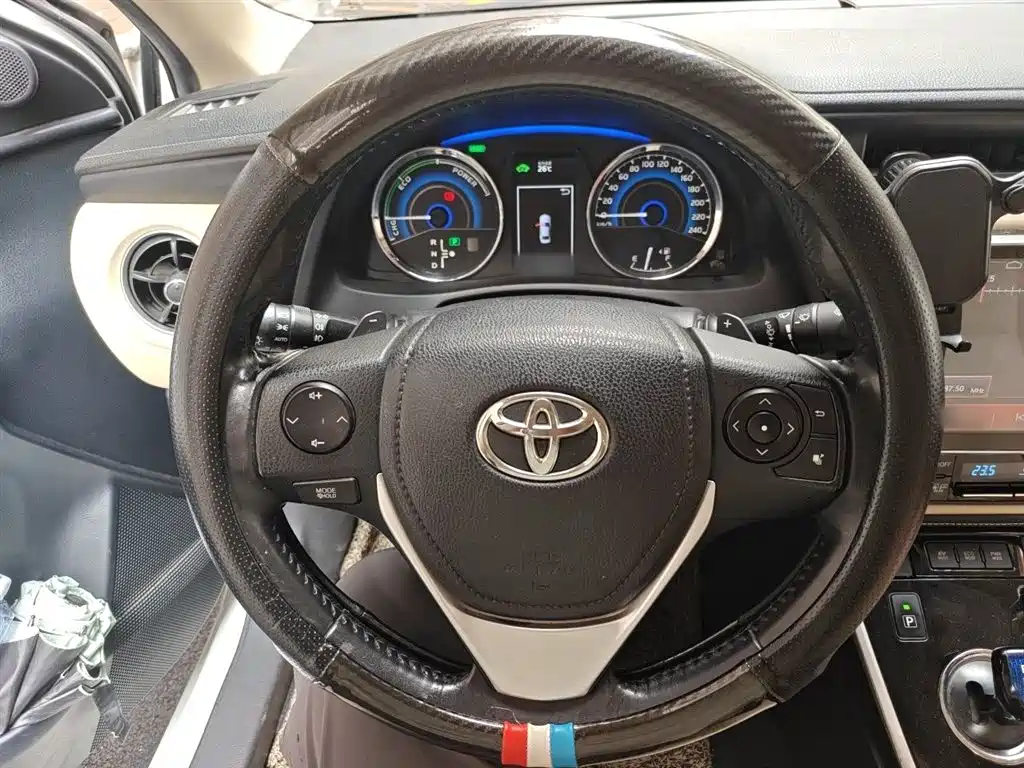 Toyota Corolla 2018 — фото 11