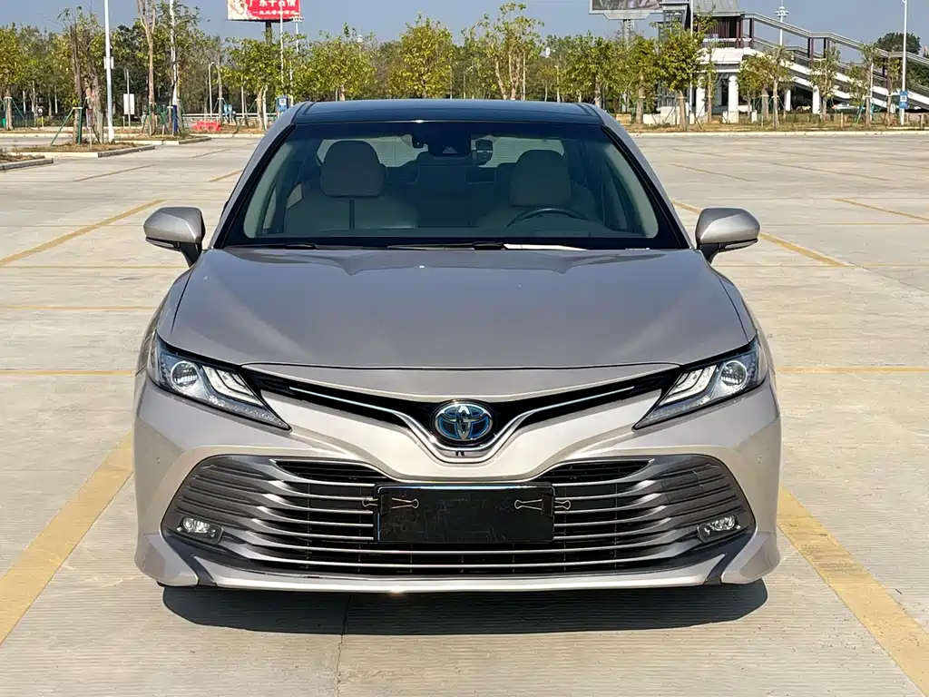 Toyota Camry 2019 — фото 12