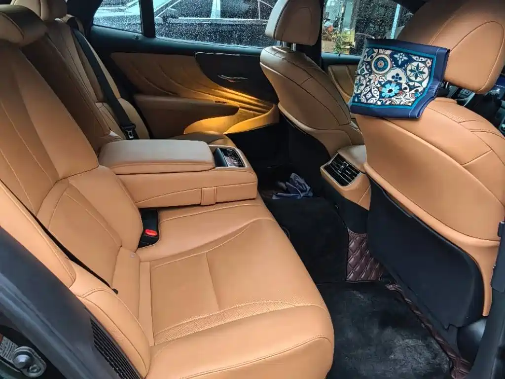 Lexus LS 2023