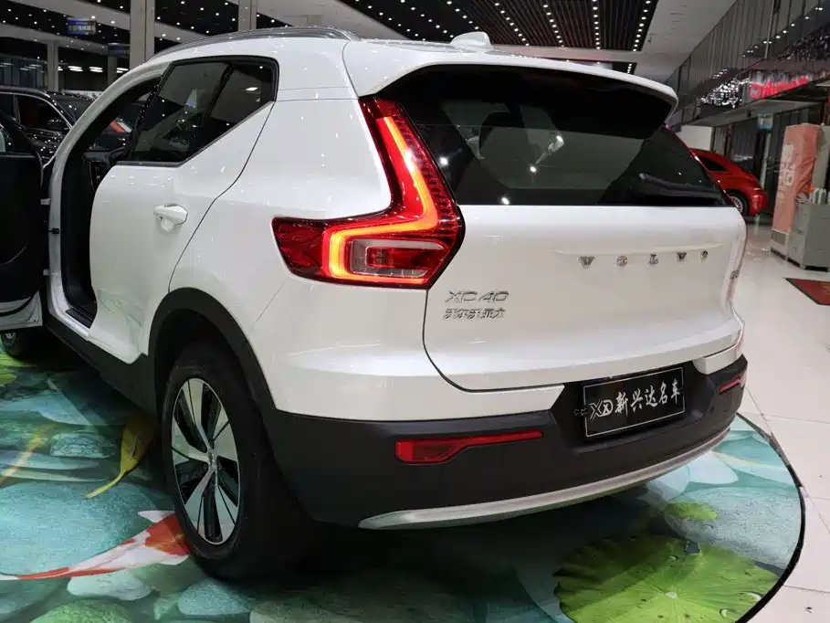 Volvo XC40 2024 — фото 20