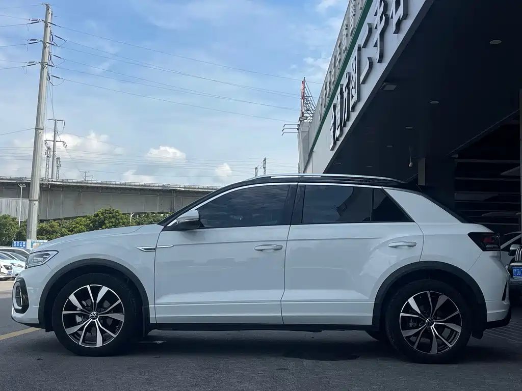 Volkswagen T-Roc 2023 — фото 7