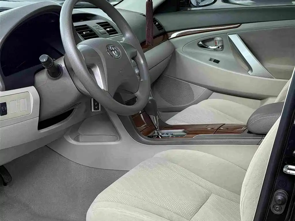 Toyota Camry 2015 — фото 4