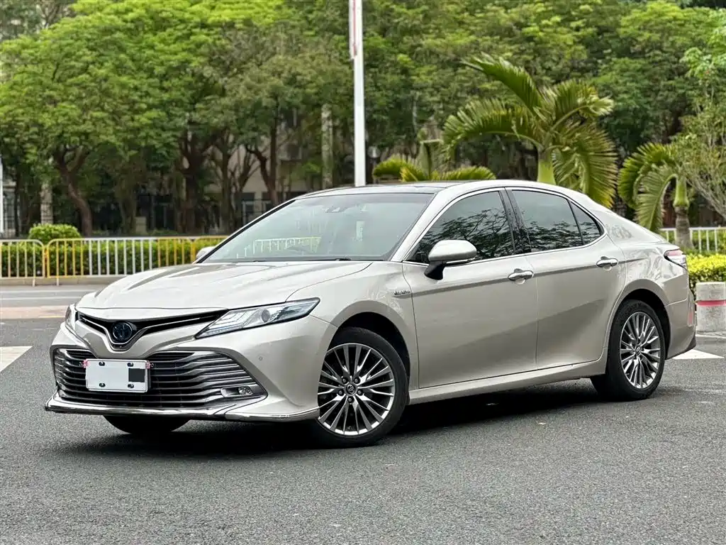 Toyota Camry 2020 — фото 1