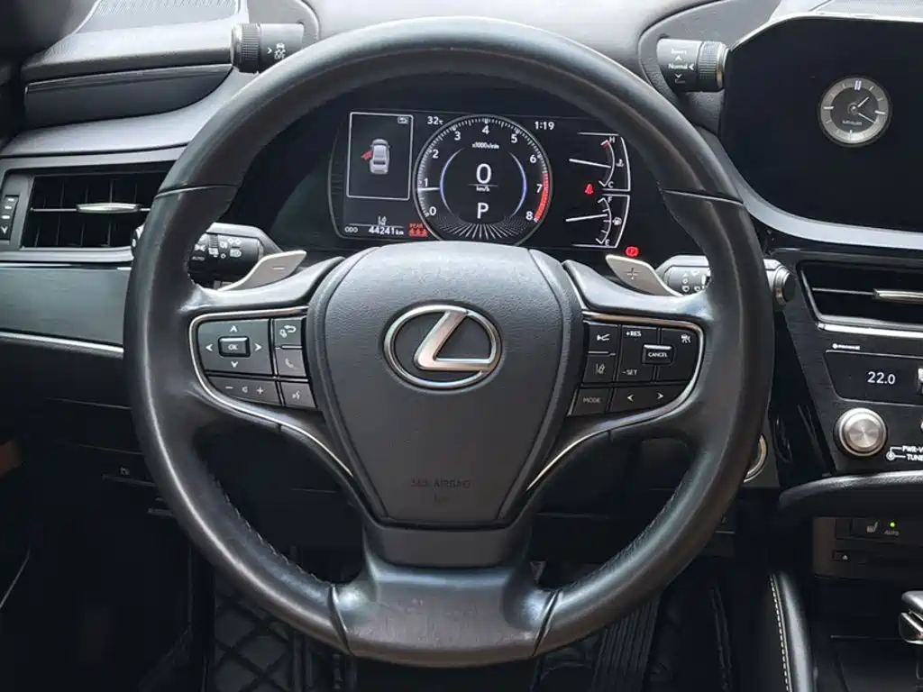 Lexus ES 2022 — фото 11