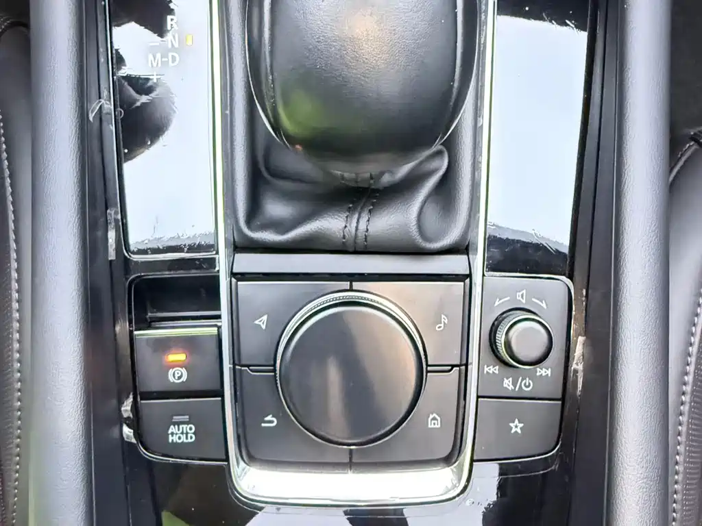 Mazda 3 Axela 2022 — фото 10