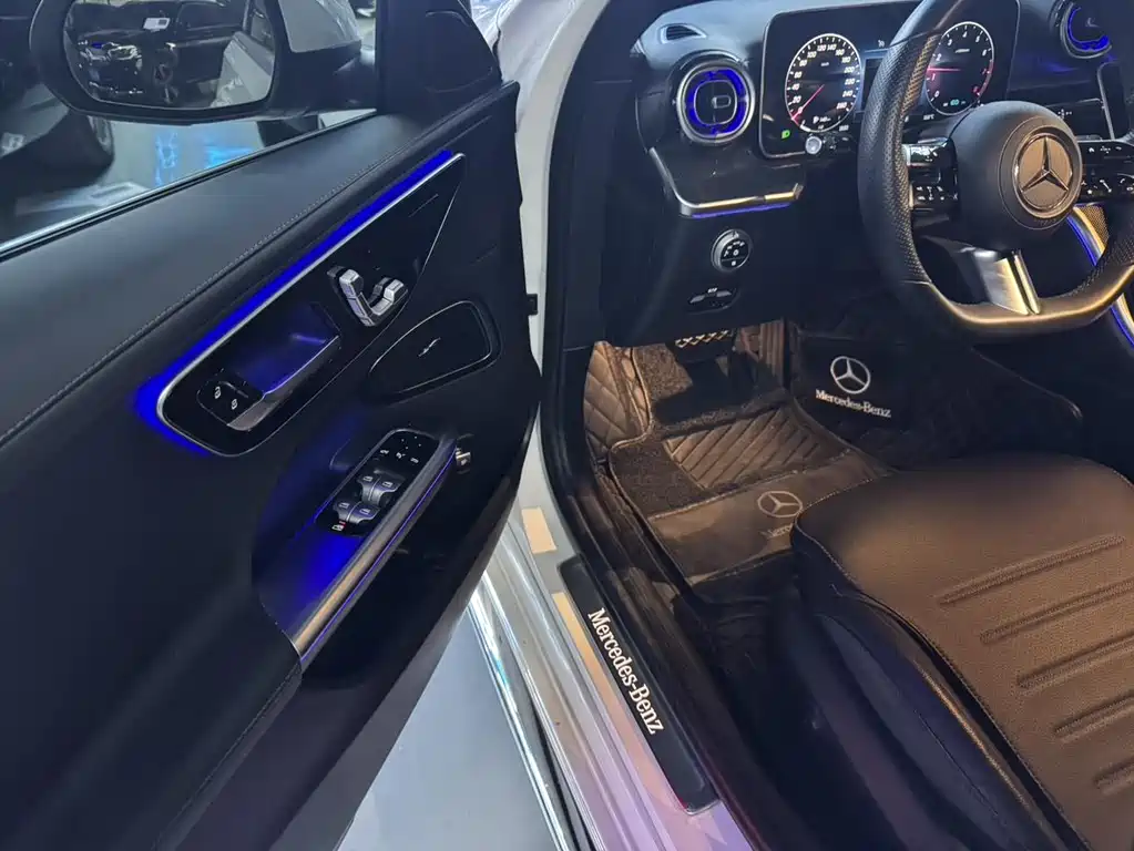 Mercedes-Benz C-Class 2023 — фото 4