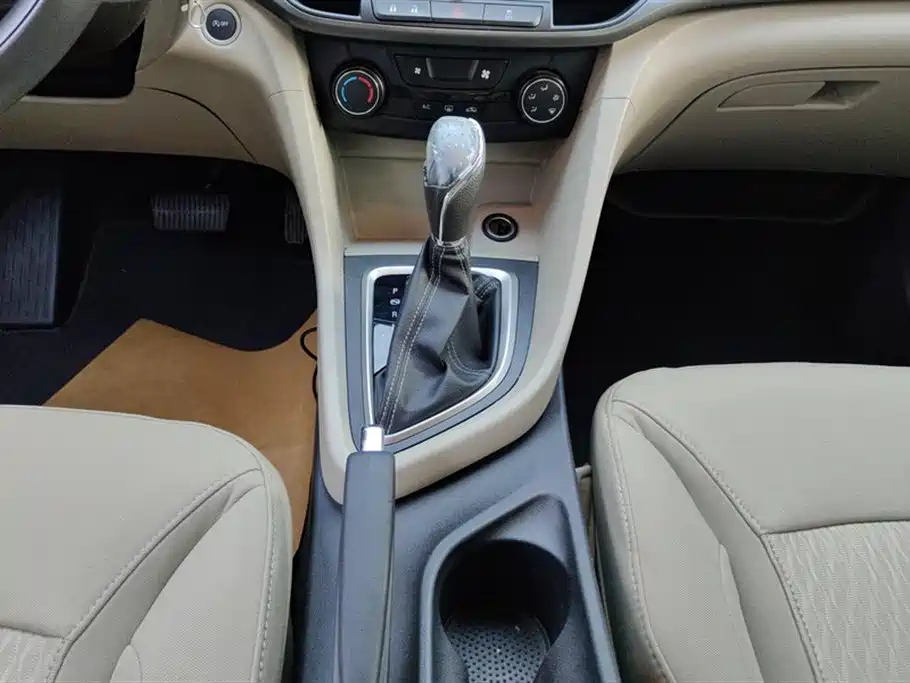 Buick Excelle 2015 — фото 16