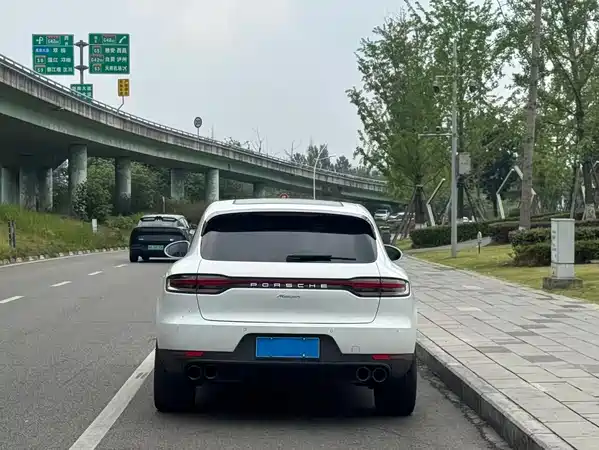 Porsche Macan 2021