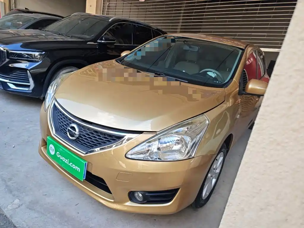 Nissan Tiida 2015 — фото 1