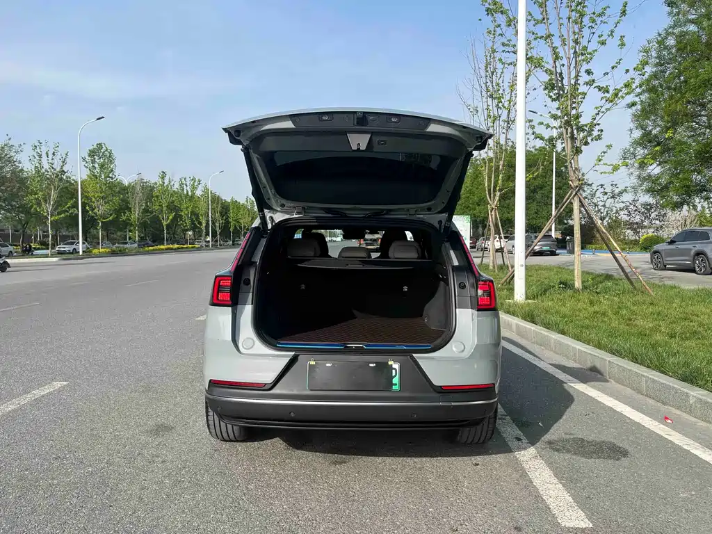 Volvo XC70 Plug-In Hybrid 2026 — фото 18
