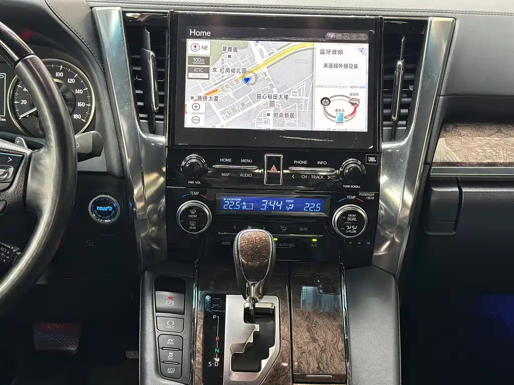 Toyota Vellfire 2022 — фото 14