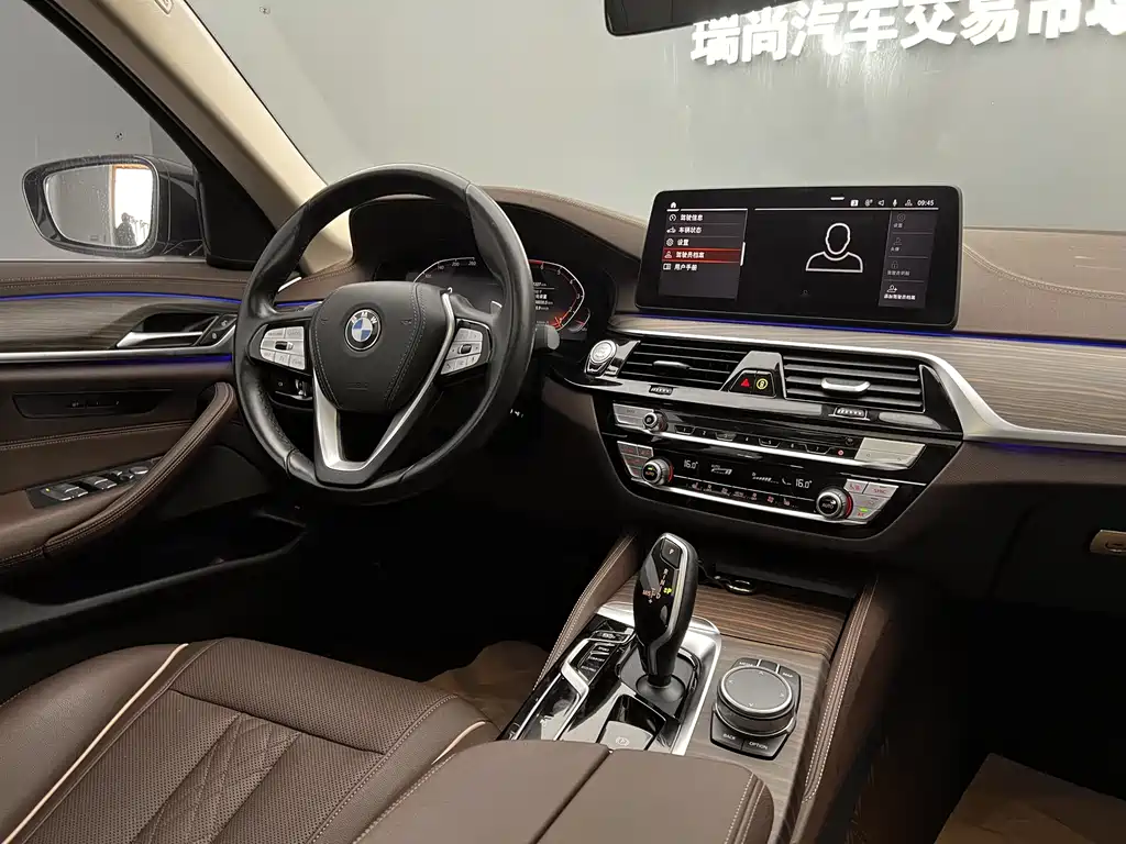 BMW 5 Series 2021 — фото 10
