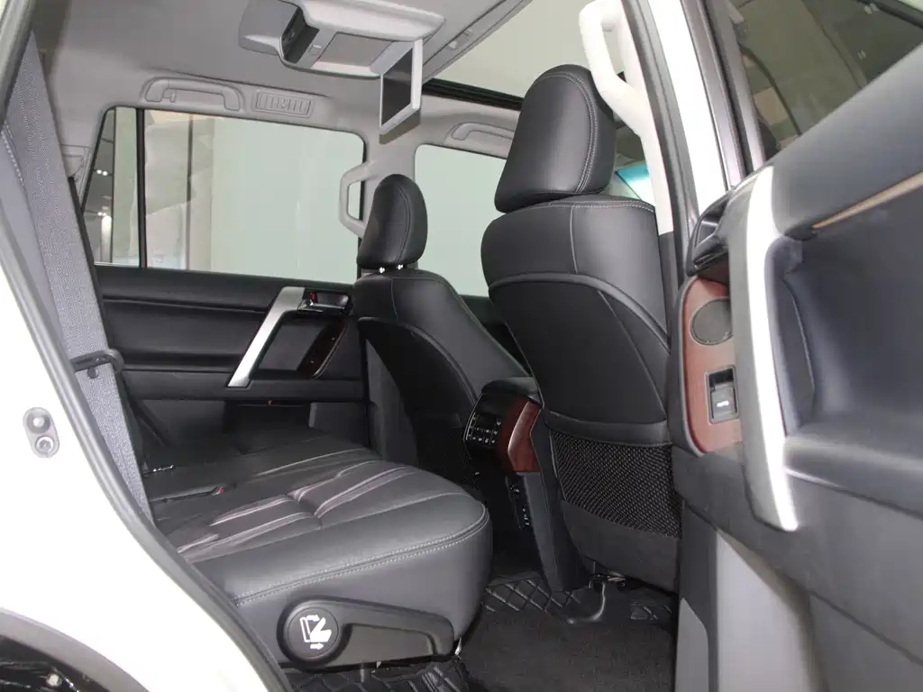 Toyota Prado 2017 — фото 11