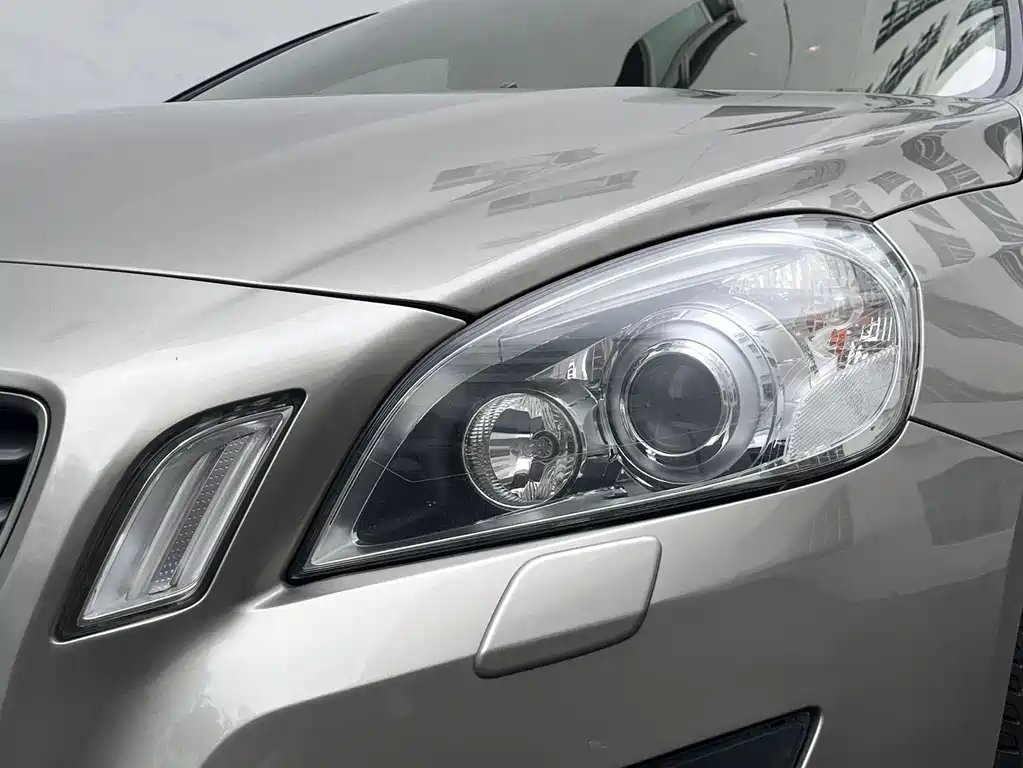 Volvo S60 2013 — фото 14