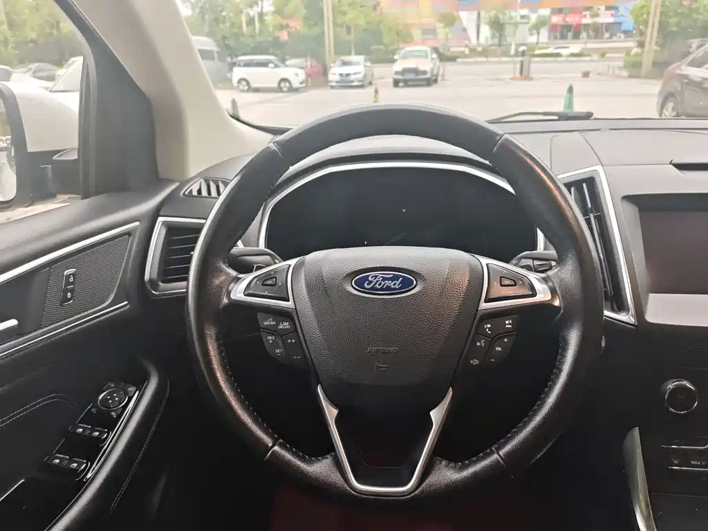 Ford Edge 2018 — фото 13