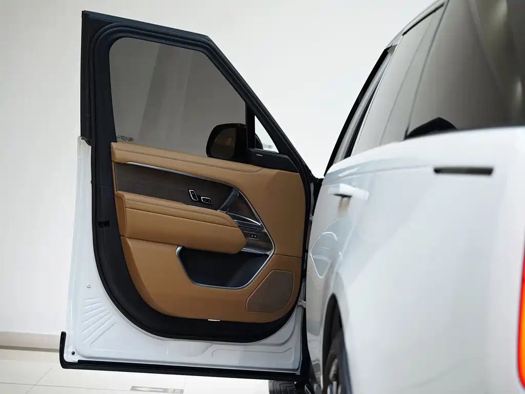 Land Rover Range Rover 2023 — фото 10