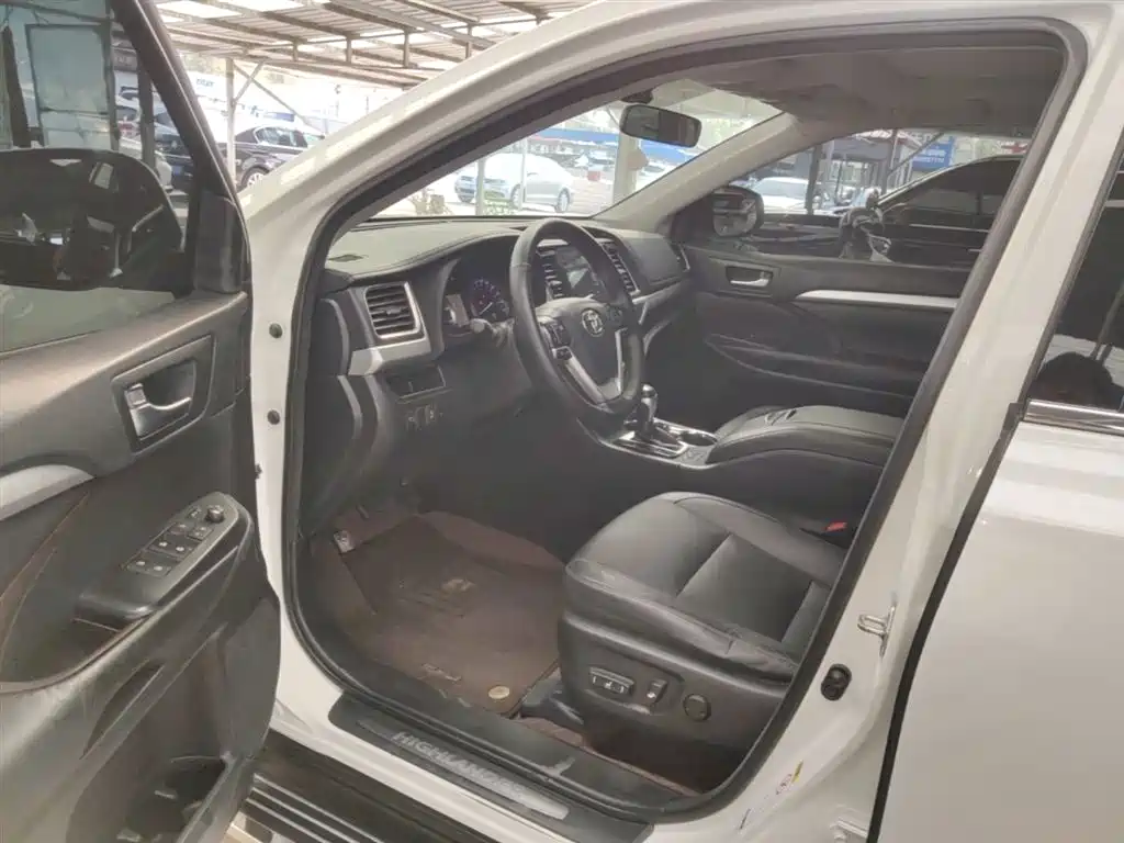 Toyota Highlander 2016 — фото 16
