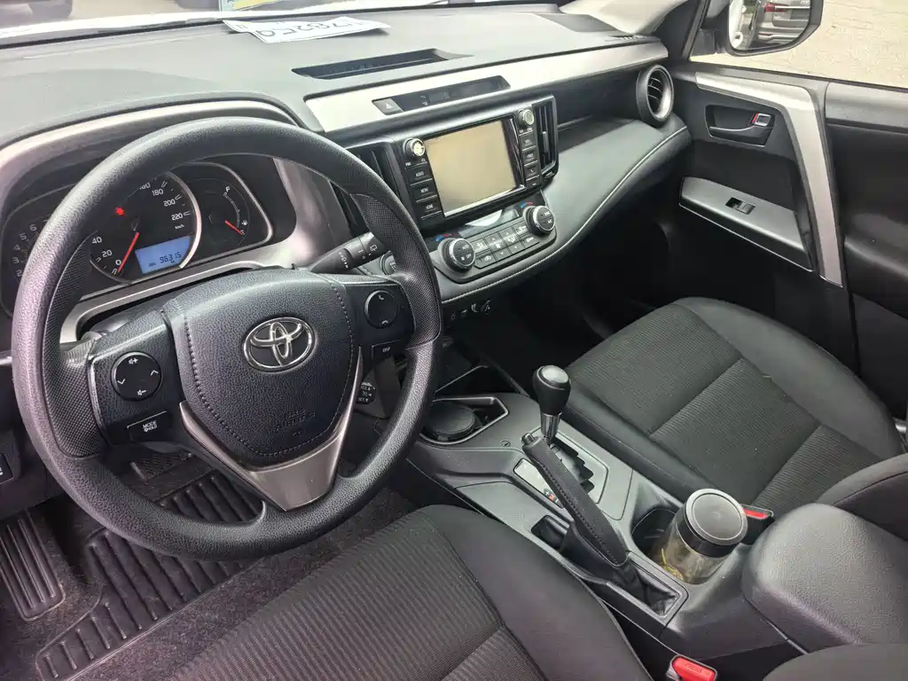 Toyota RAV4 2017 — фото 17