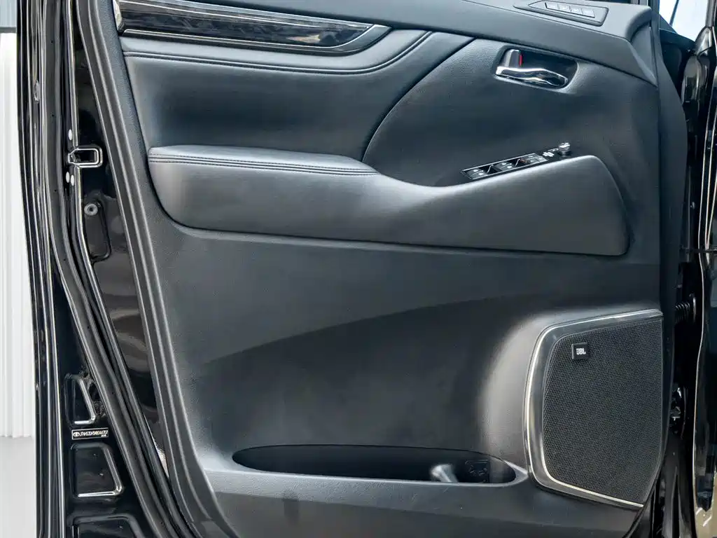 Toyota Alphard 2021 — фото 20