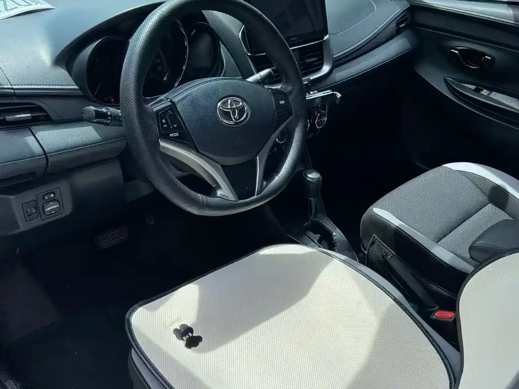 Toyota Yaris L 2022