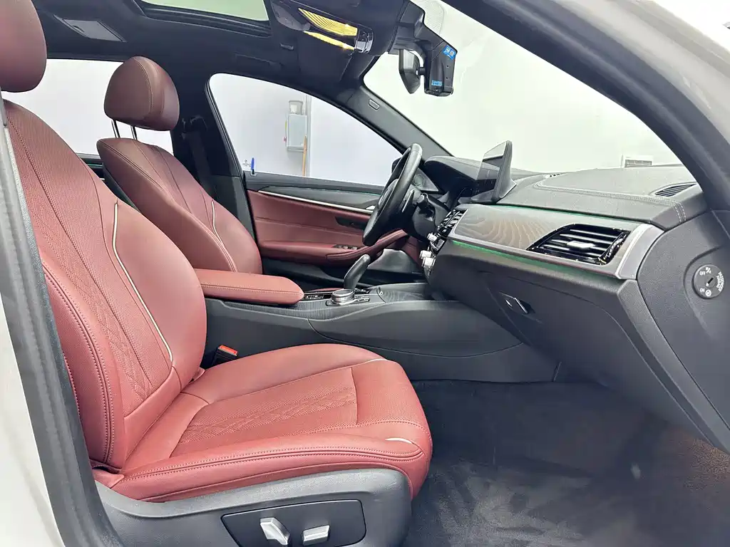 BMW 5 Series 2023 — фото 13