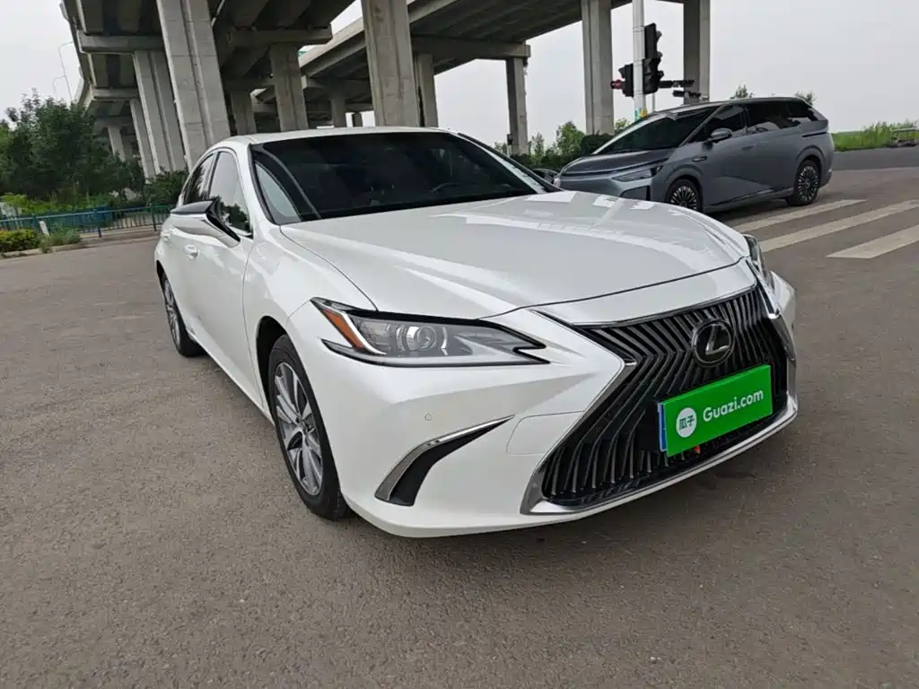 Lexus ES 2020 — фото 4