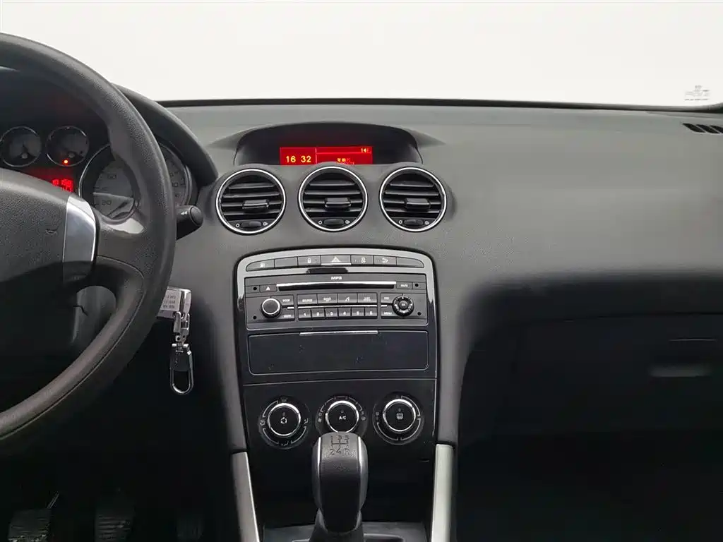 Peugeot 408 2014 — фото 12