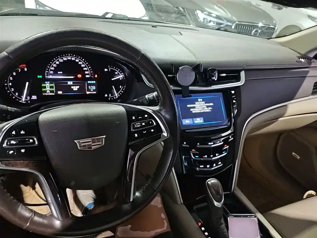 Cadillac XTS 2017 — фото 10