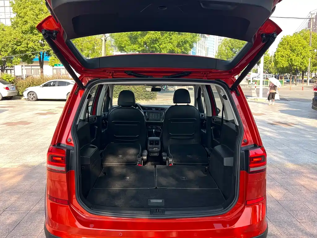 Volkswagen Touran 2018 — фото 20